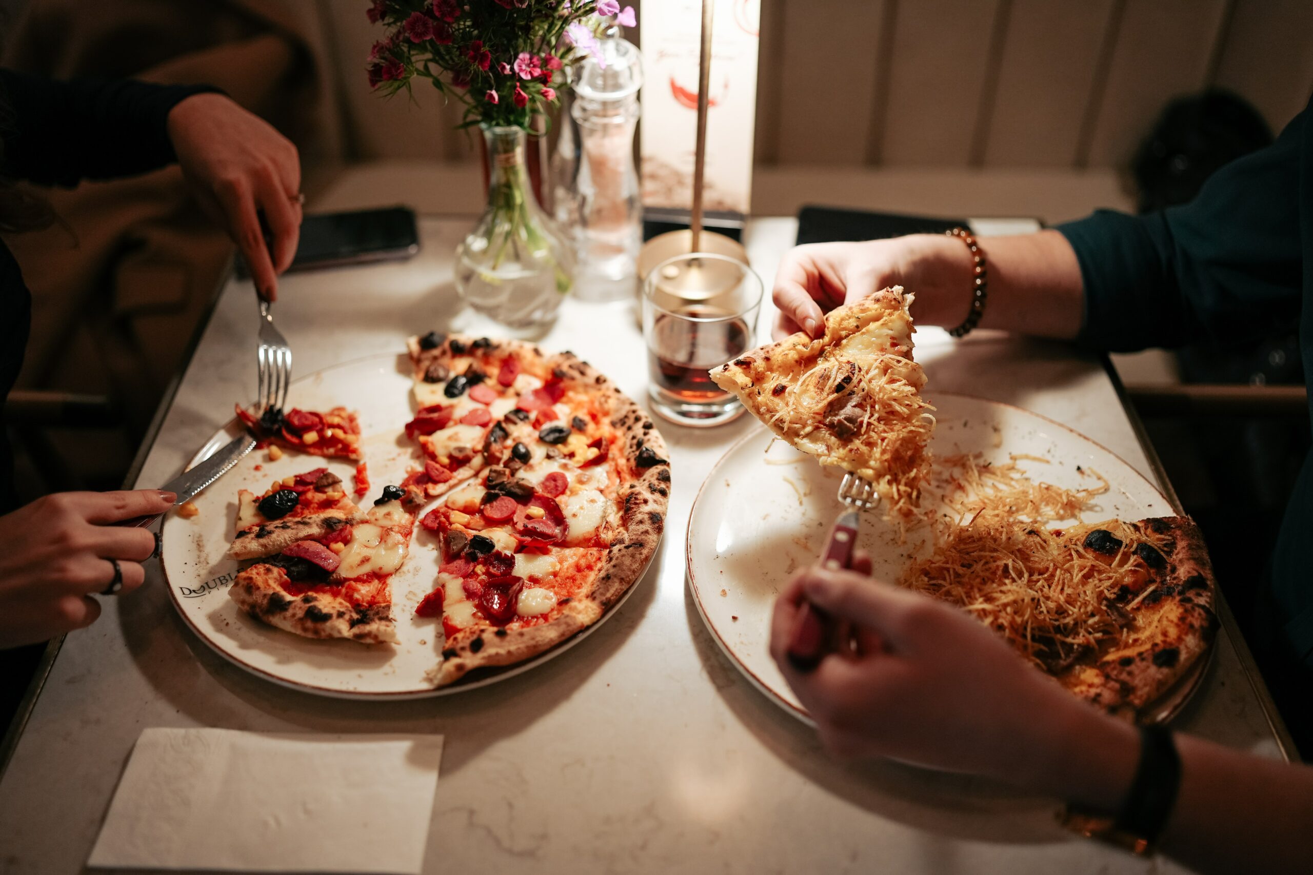 Ein Restaurant eignet sich oft als Ort fürs erste Date